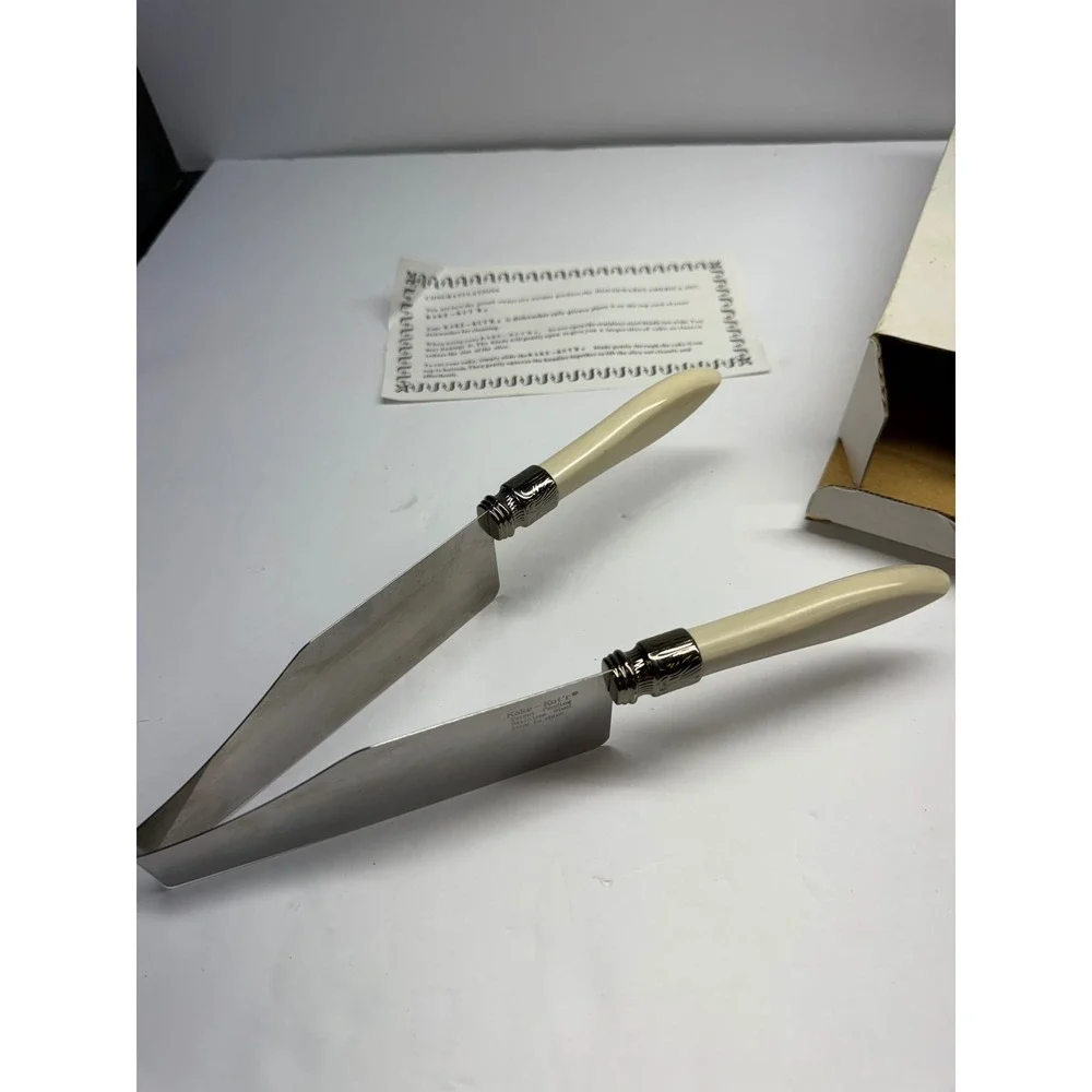 Avon Kake-Kut'r V-Shape Stainless Steel CakeSlicer Server Cream Handles F65263-1